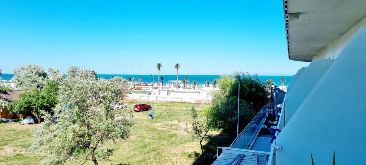 White Tower - Private Studio 106 Mamaia Luaran gambar