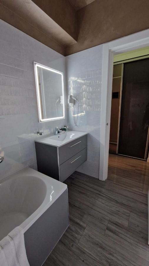 White Tower - Private Studio 106 Mamaia Luaran gambar
