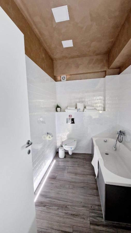 White Tower - Private Studio 106 Mamaia Luaran gambar